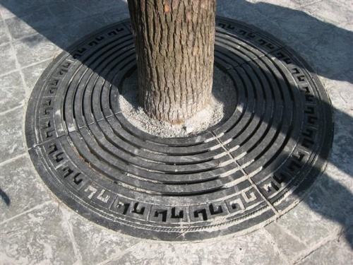  為什么現在園林綠化工程都用樹脂護樹板